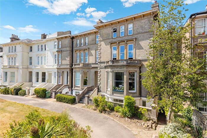 2 Bedroom Flat For Sale In Mount Ephraim, Tunbridge Wells, Kent, TN4