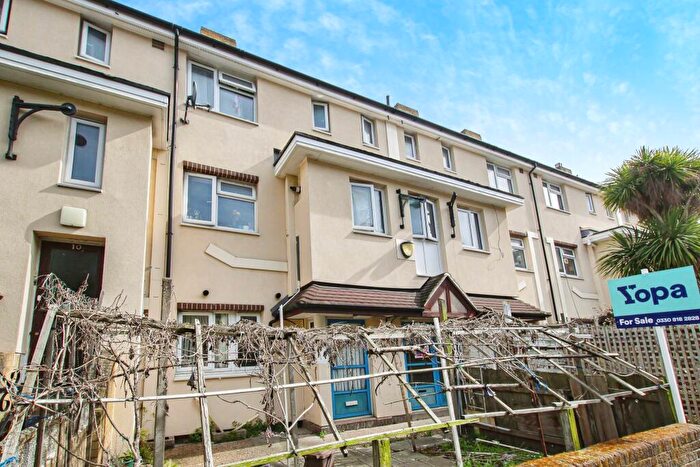 Flat For Sale In Gibson Close, London, E1