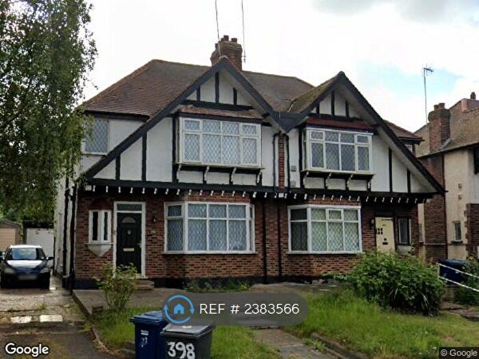 3 Bedroom Semi-Detached House To Rent In Watford Way, London, NW4