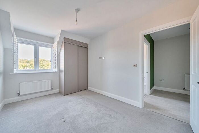 2 Bedroom Flat For Sale In Connaught Road, Brookwood, Woking, GU24