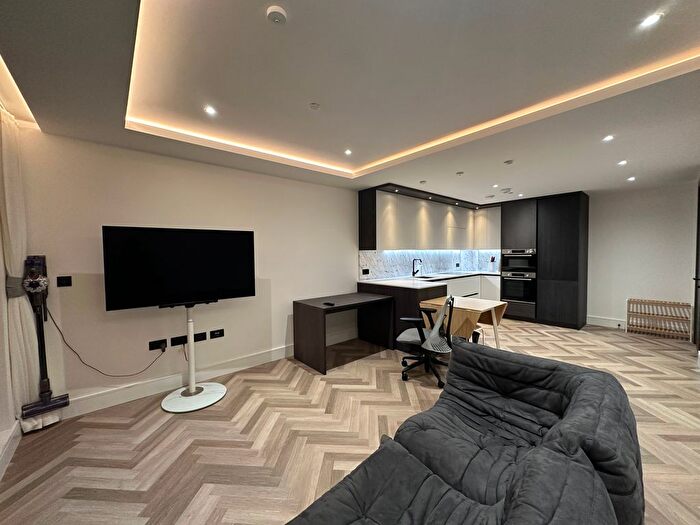 1 Bedroom Flat To Rent In Brigade Court, London, SE1