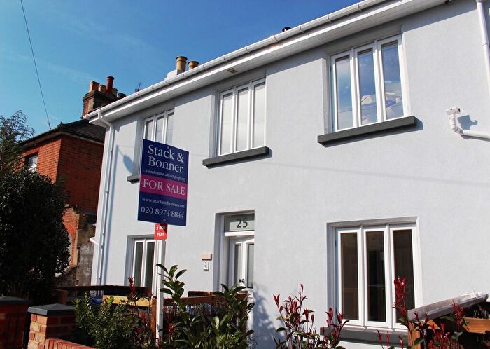 2 Bedroom Apartment For Sale In Victoria Road, Kingston Upon Thames, KT1