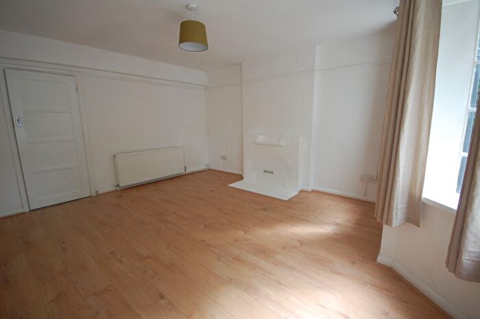 2 Bedroom Flat To Rent In Thornton Avenue, London, W4