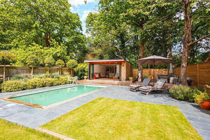 5 Bedroom Detached House For Sale In New Park Road Cranleigh, Surrey, GU6