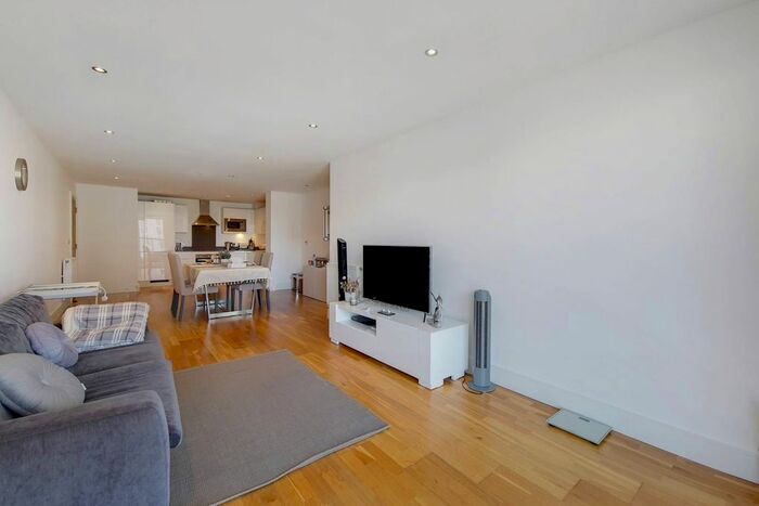2 Bedroom Flat To Rent In Dowells Street, Greenwich, London, SE10