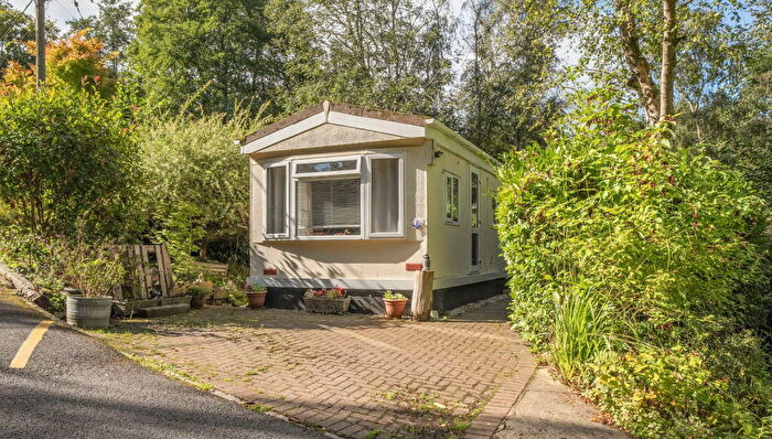 1 Bedroom Park Home For Sale In Turners Hill Park, Turners Hill, Crawley, West Sussex, RH10