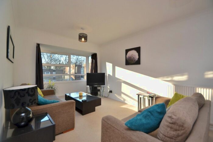 2 Bedroom Flat To Rent In Robinwood Court, Roundhay, Leeds, LS8