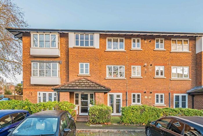 2 Bedroom Flat For Sale In Kingsworthy Close, Kingston Upon Thames, KT1