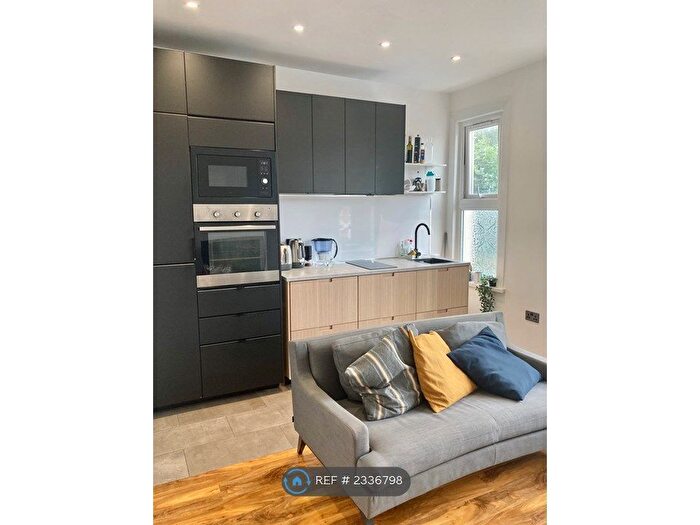 2 Bedroom Flat To Rent In East Ham, London, E6