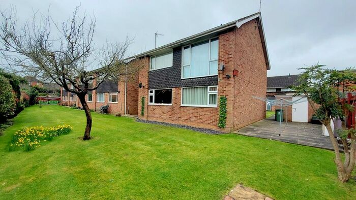 2 Bedroom Maisonette To Rent In Bijou Court, Kingsholm, GL1