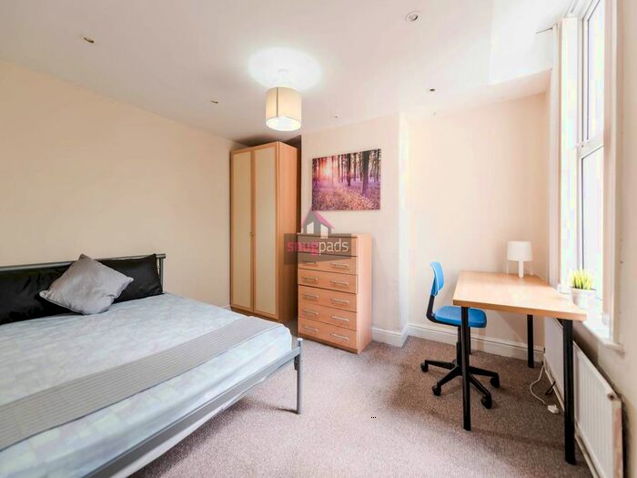 4 Bedroom Property To Rent In Wallness Lane, Salford, M6