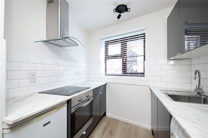 1 Bedroom Flat To Rent In Tamarind Court, Lynton Road, Acton, London, W3