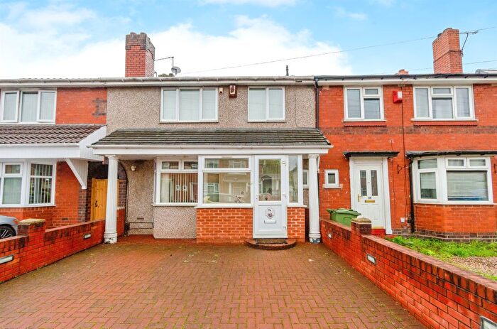 3 Bedroom Semi-Detached House For Sale In Heathfield Lane West, Wednesbury, WS10