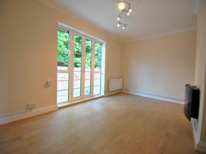 2 Bedroom Flat To Rent In Uxbridge Road, London, W5
