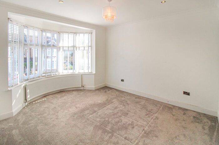 5 Bedroom End Of Terrace House To Rent In Coventry Road, Ilford, IG1