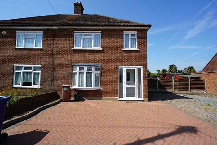 3 Bedroom Semi-Detached House To Rent In Elmway, Grays, RM16