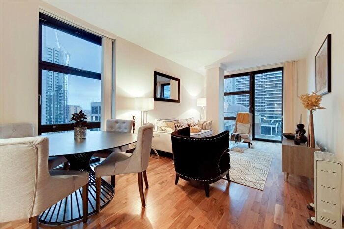2 Bedroom Flat To Rent In South Quay Square, Isle Of Dogs, E14