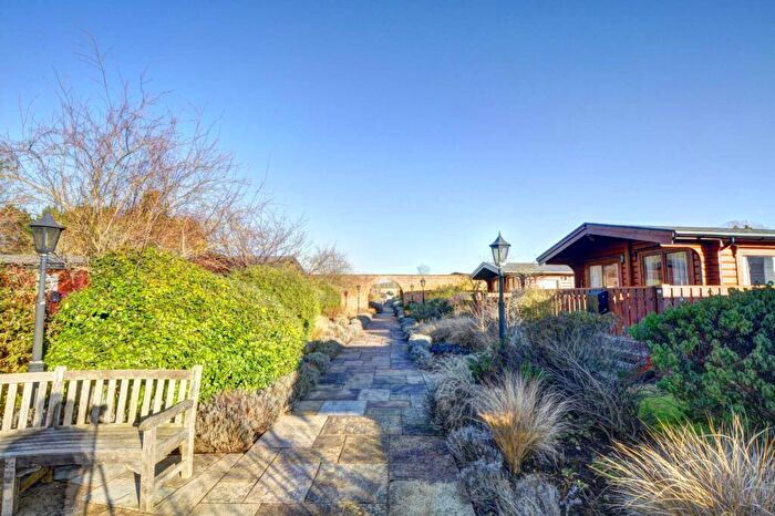 2 Bedroom Detached House To Rent In The Walled Garden, Harleyford Estate, SL7