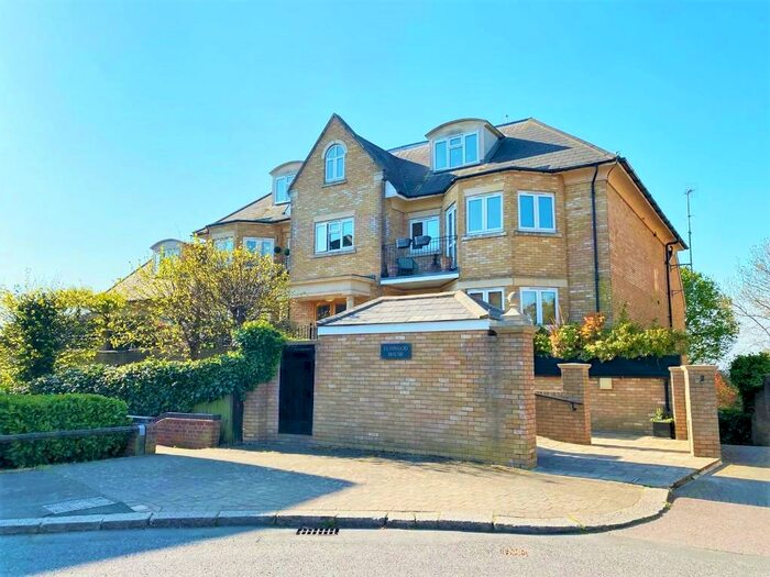 2 Bedroom Apartment To Rent In Crescent Road, Enfield, EN2