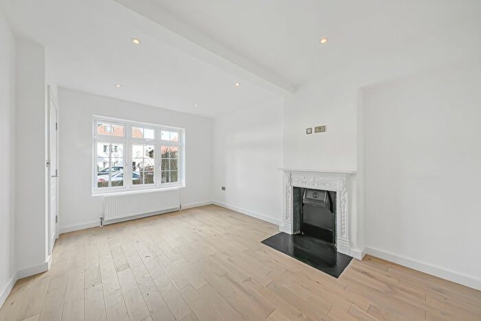 5 Bedroom Property To Rent In Halliwick Road, Coppetts, N10
