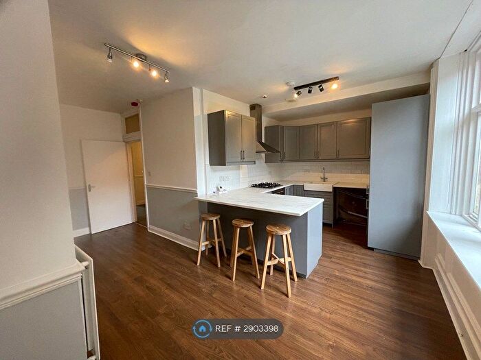 3 Bedroom Flat To Rent In Woodside, Sunderland, SR2