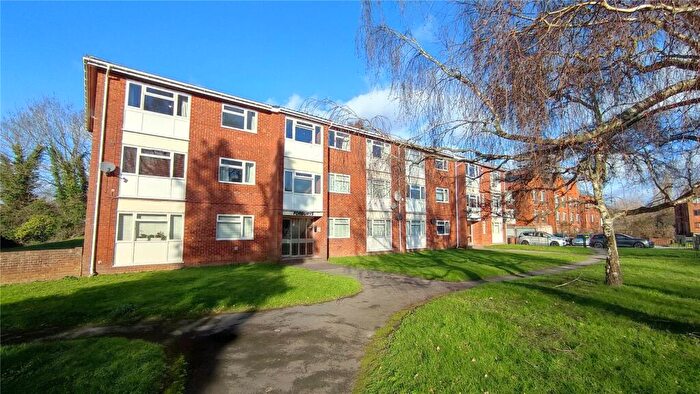 2 Bedroom Apartment To Rent In Weydon Lane, Farnham, Surrey, GU9
