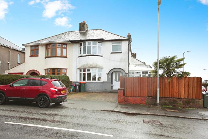 3 Bedroom Semi-Detached House For Sale In Beaufort Road, Newport, NP19