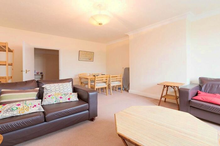 3 Bedroom Flat To Rent In Harvist Road, Queens Park, NW6