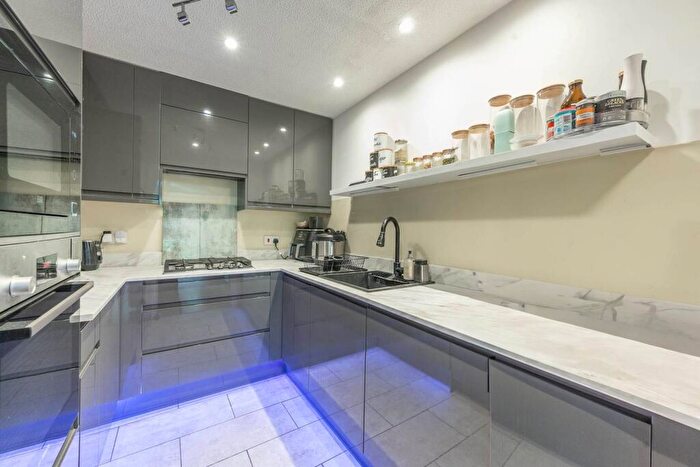 2 Bedroom Flat For Sale In Uxbridge Road, Pinner, HA5