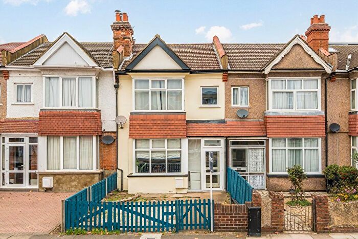 3 Bedroom Property For Sale In London Road, Isleworth, TW7