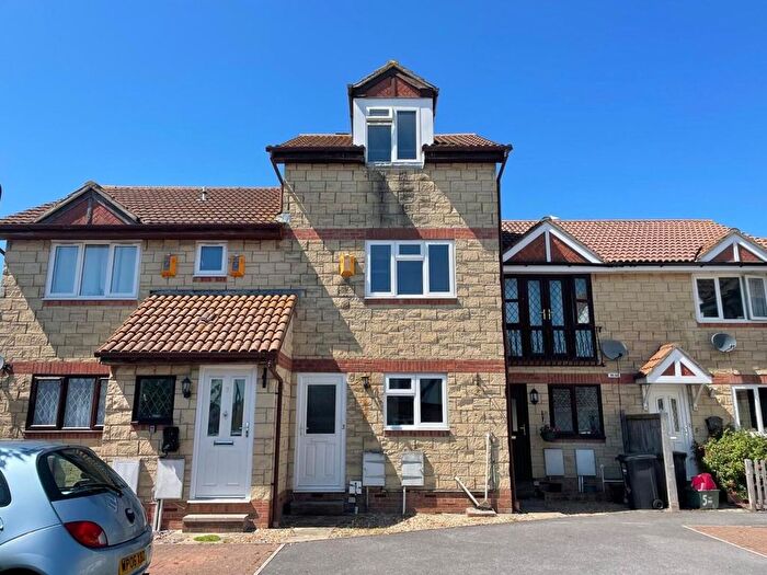 3 Bedroom Town House To Rent In Warrilow Close, Weston-Super-Mare, BS22