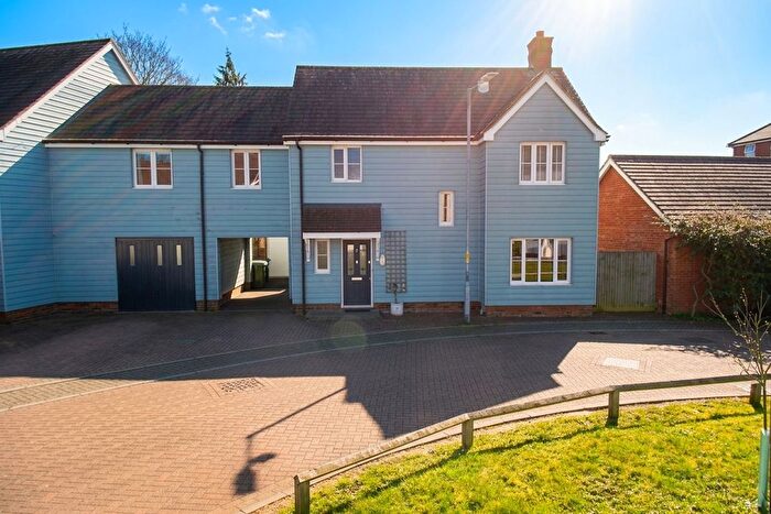 4 Bedroom Link Detached House For Sale In Petunia Court, Wymondham, NR18