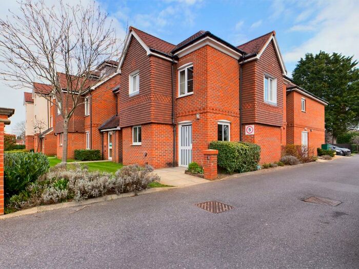1 Bedroom Apartment To Rent In West Byfleet, Surrey, KT14