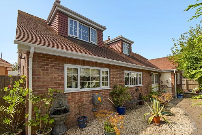 4 Bedroom Detached House For Sale In Furzehill Road, Torquay, TQ1