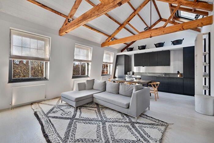 3 Bedroom Flat To Rent In Cadogan Square, London, SW1X