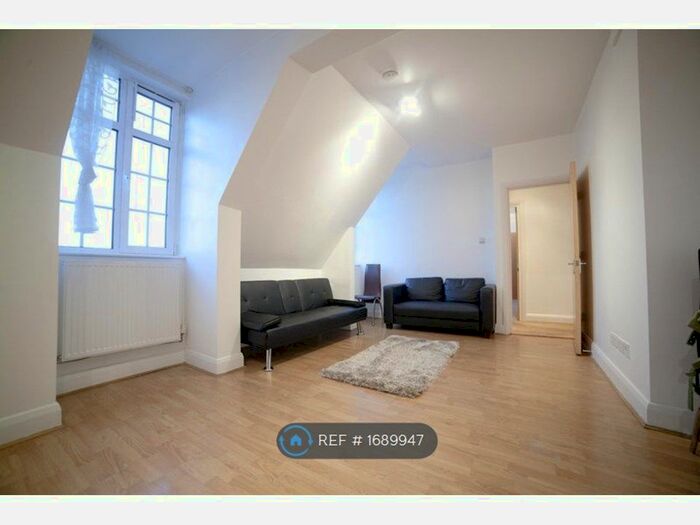 2 Bedroom Flat To Rent In Swan House, London, E15