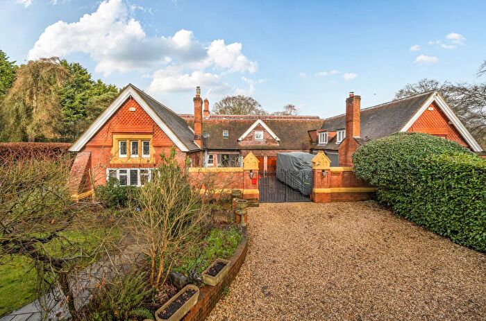 4 Bedroom Link Detached House For Sale In Church Road, Farley Hill, Reading, Berkshire, RG7
