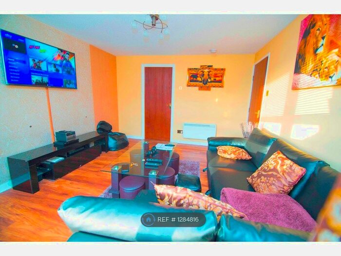 2 Bedroom Flat To Rent In Laighpark View, Paisley PA3