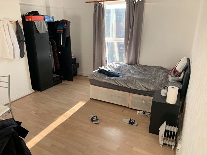 1 Bedroom Flat To Rent In Woodsley Road, Hyde Park, Leeds, LS2