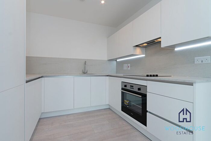 2 Bedroom Flat To Rent In Shearwater Drive, London, NW9
