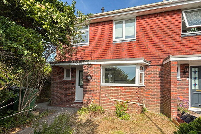 3 Bedroom End Of Terrace House For Sale In Hasted Drive, Alresford, SO24