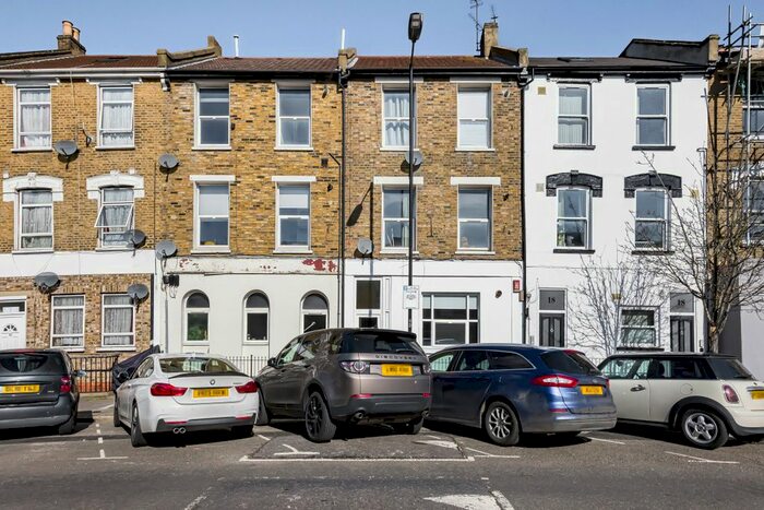 3 Bedroom Flat To Rent In Median Road, London, E5