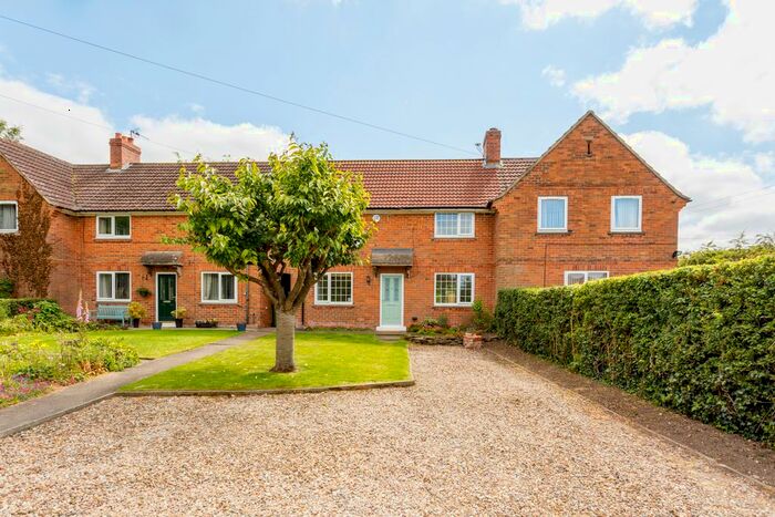 3 Bedroom Terraced House For Sale In Easingwold Road, Stillington, York, YO61