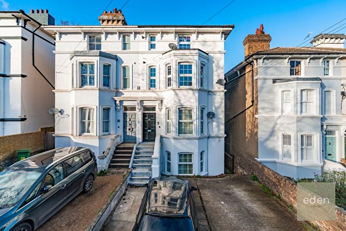 1 Bedroom Flat For Sale In Buckland Hill, Maidstone, ME16