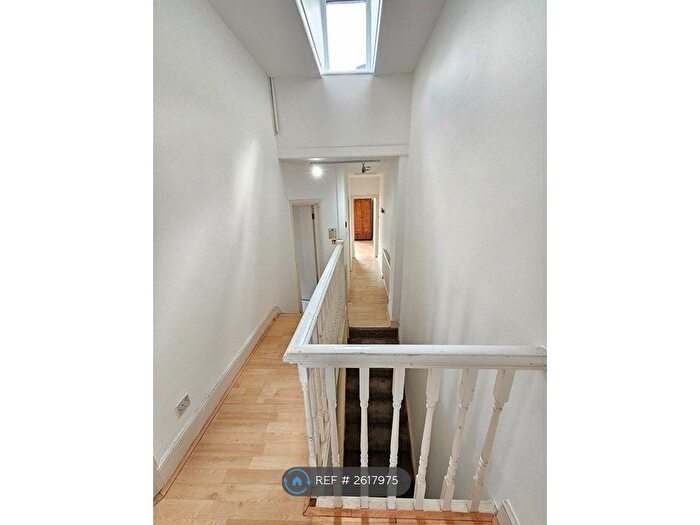 2 Bedroom Flat To Rent In Bounds Green, London, N11