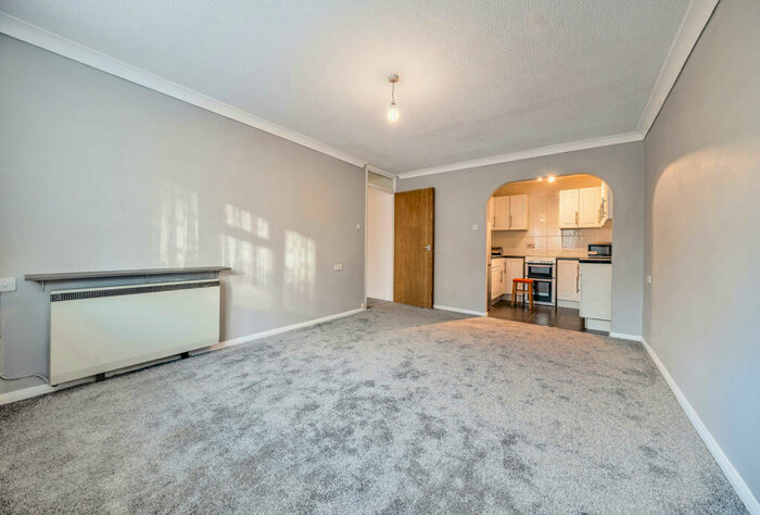 1 Bedroom Apartment For Sale In Chatsworth Place, Mitcham, CR4