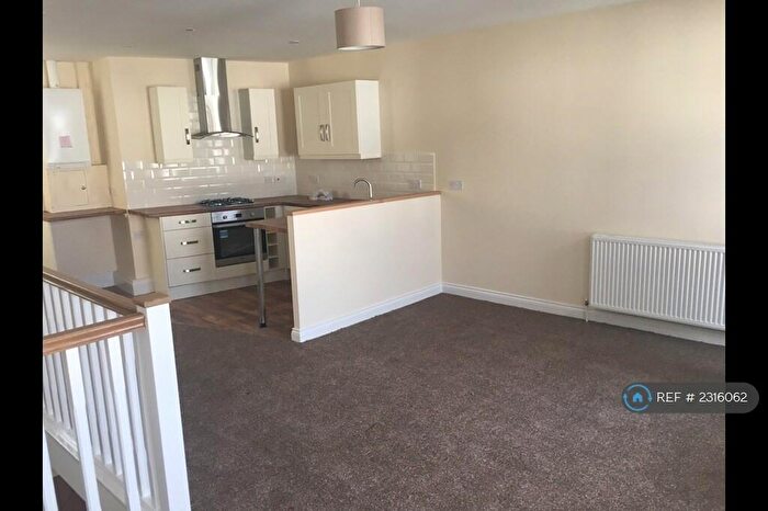 2 Bedroom Flat To Rent In Bridge Street, Bideford, EX39