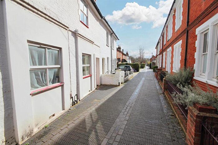 2 Bedroom House To Rent In Stoke Fields, Guildford, GU1