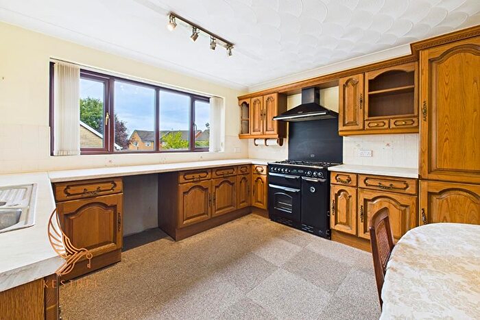 3 Bedroom Detached Bungalow For Sale In Minsthorpe Lane, South Elmsall, WF9