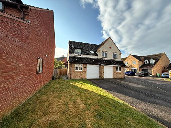 3 Bedroom Property To Rent In Water Wheel Close, Quedgeley, Gloucester, GL2